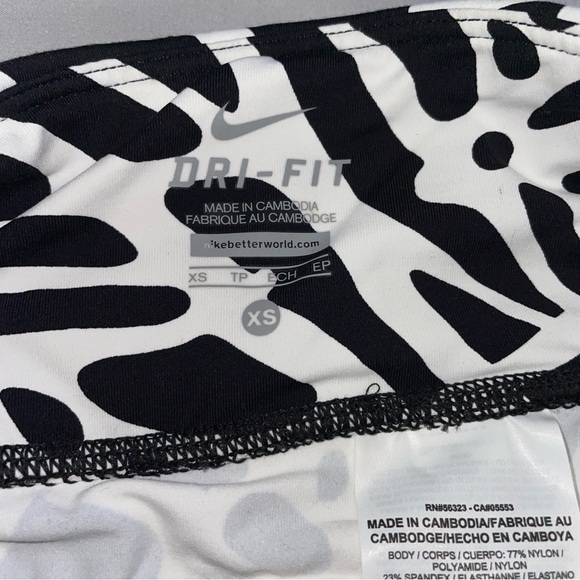 NWT Woman’s NIKE TIGHT FIT Capri Running Leggings XS Black & White Athletic Wear - Picture 6 of 14